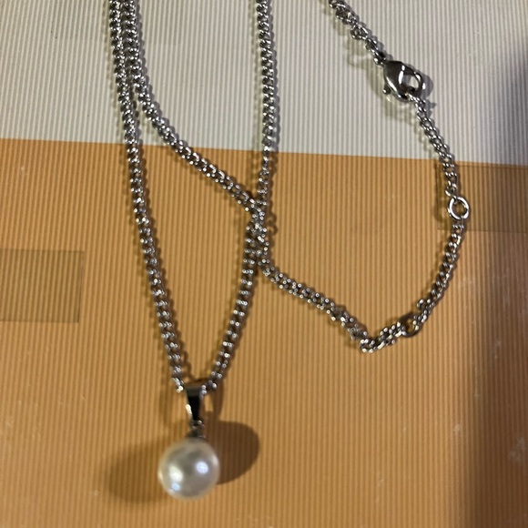 Adjustable faux pearl choker - Picture 2 of 3